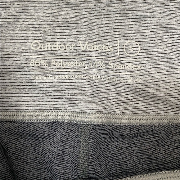 Outdoor Voices Springs 7/8 Leggings in Graphite/Ash/Dove - Picture 5 of 7